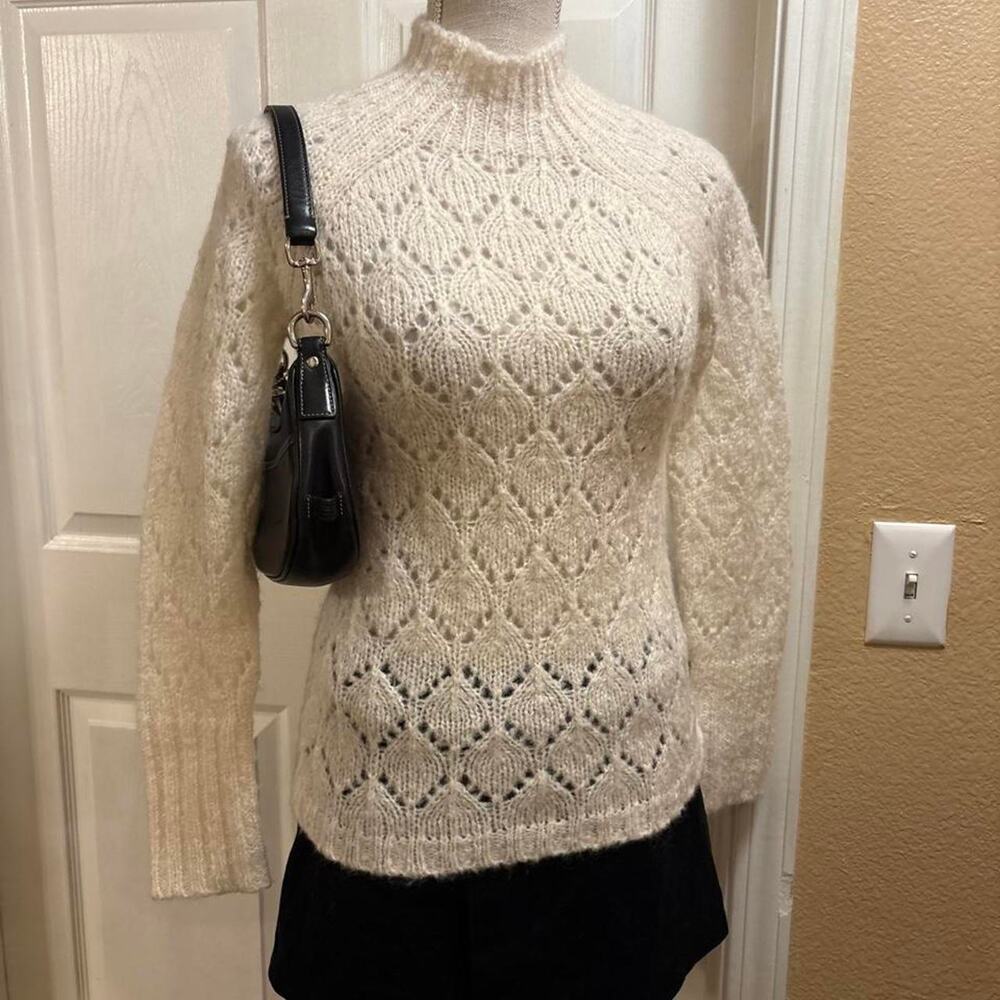 Ann Taylor Loft cream knit sweater. Size XS petite.